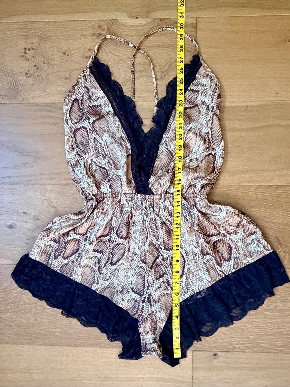 Missguided Snakeskin Teddy Romper Pajamas Black Lace Satin Sexy Flirty Size 8/M - Picture 9 of 11